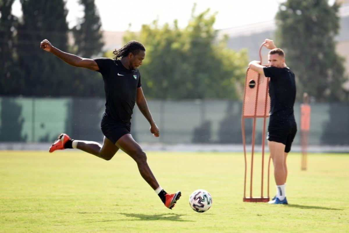 Denizlispor, Antalyaspor ma&ccedil;ı hazırlıklarına sabah idmanı ile devam etti