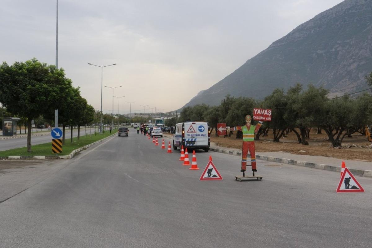 Jandarmadan ref&uuml;jlerde &ccedil;alışan belediye personeline trafik eğitimi