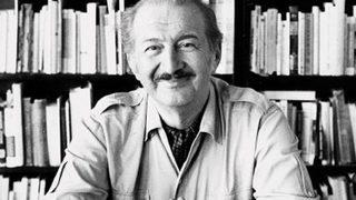 Haldun Taner'in büstünü parçaladılar