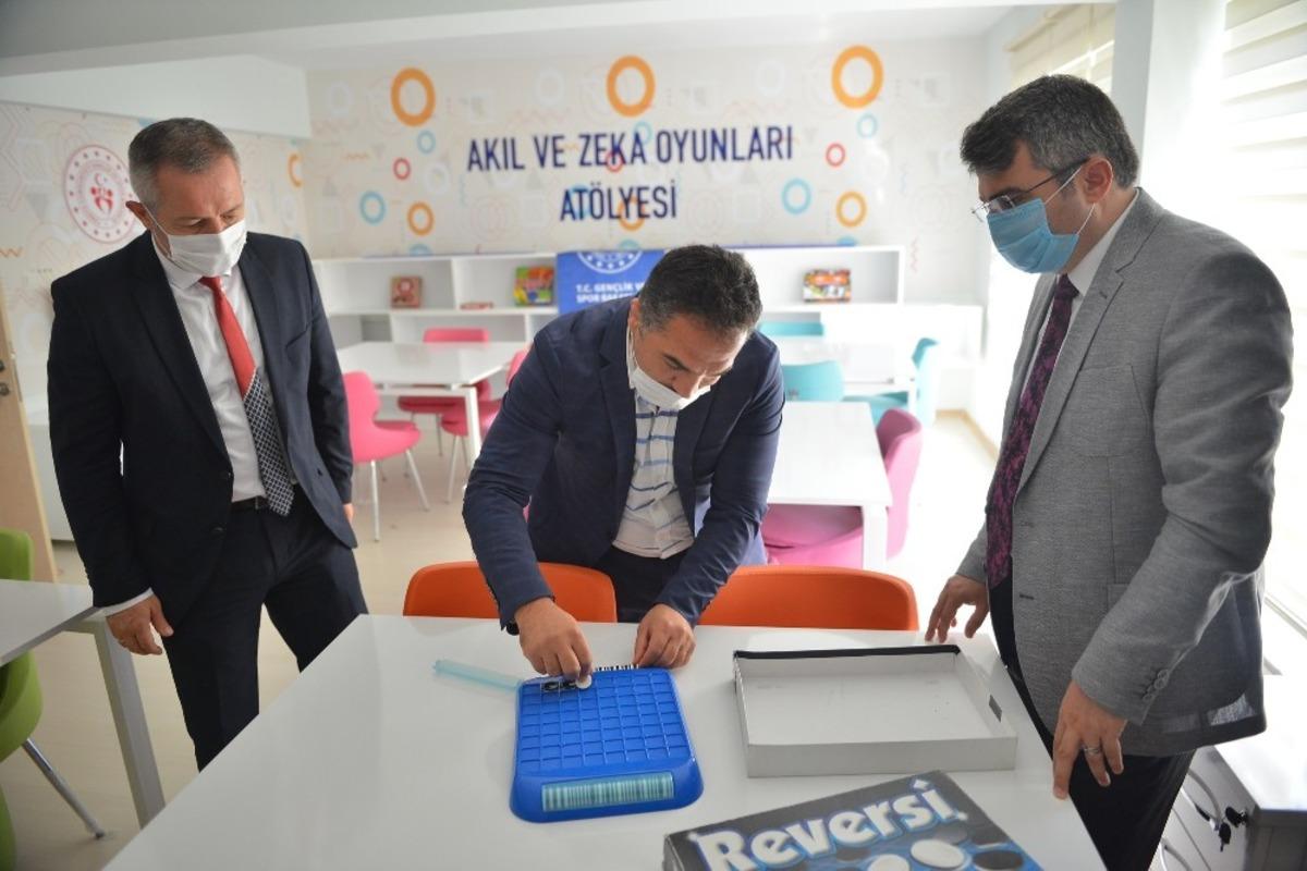 Oktay Yılmaz&rsquo;dan gen&ccedil;lere ziyaret