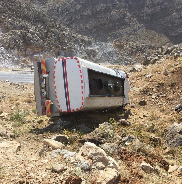Van-Bahçesaray yolunda trafik kazası; 2 yaralı G3