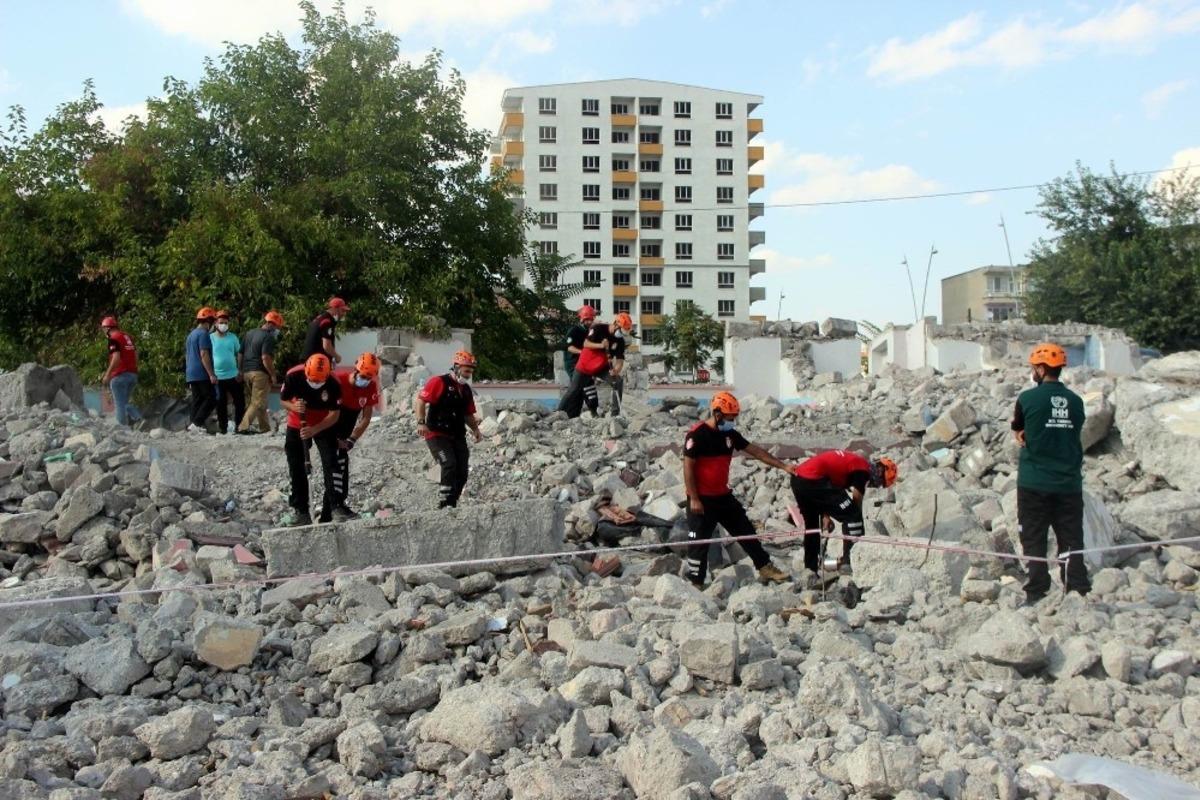 İHH G&ouml;n&uuml;ll&uuml;leri Enkazda Arama Kurtarma Eğitimleri i&ccedil;in Kayseri&rsquo;de