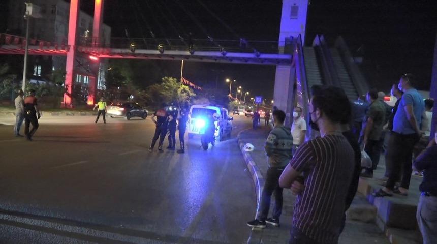 Polis tarafından terminalden çıkartıldı soluğu üst geçitte aldı