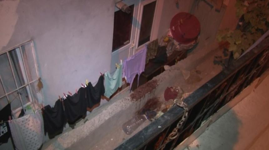 Sultangazi’de bir kişi balkonda oturduğu sırada silahla vurularak yaralandı