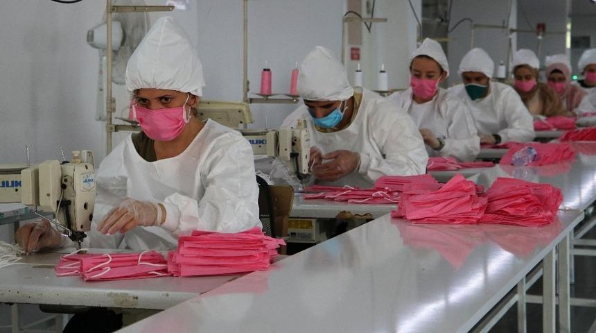 Koronavir&uuml;s&uuml; &ouml;ld&uuml;ren maske! Adana'da seri &uuml;retime ge&ccedil;ildi