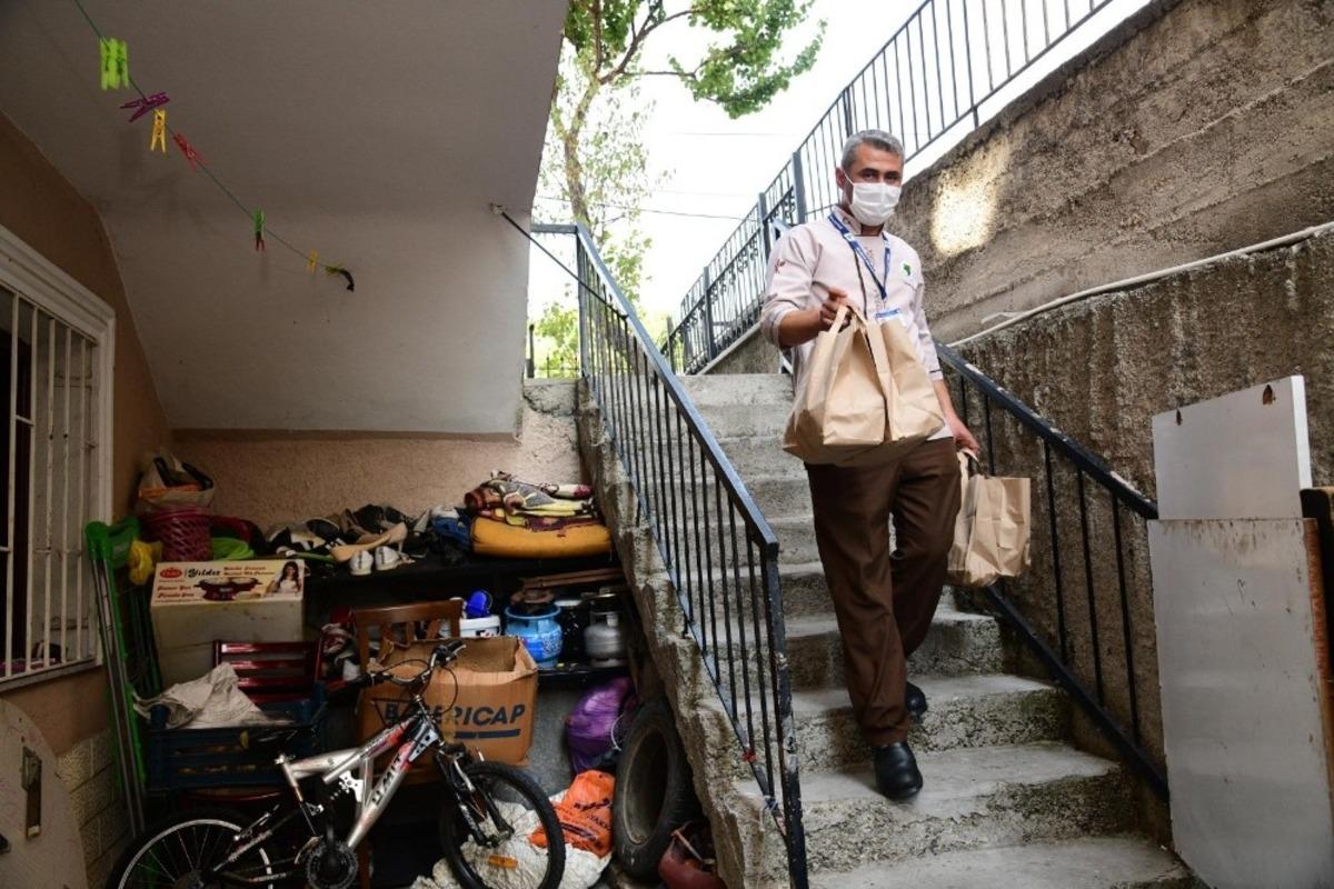 Mamak Belediyesi&rsquo;nden evlere sıcak yemek servisi