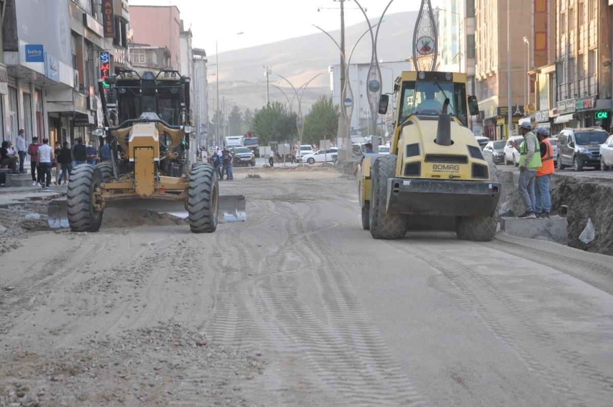 Y&uuml;ksekova&rsquo;da yol yapım &ccedil;alışması