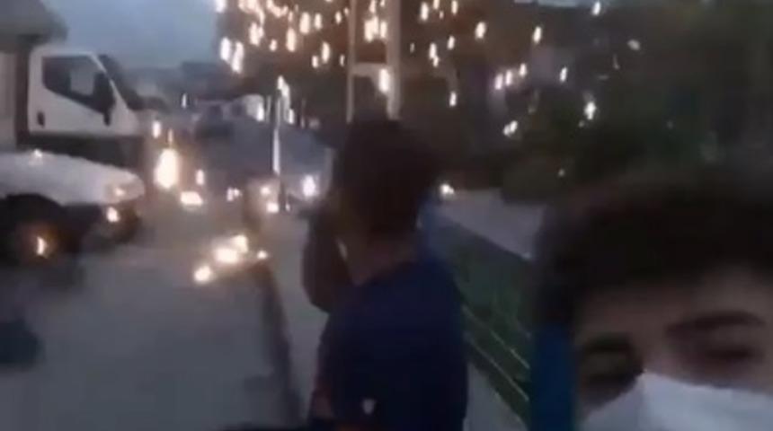 Akılalmaz görüntü! Tehlikeye aldırış etmeden selfie çektiler