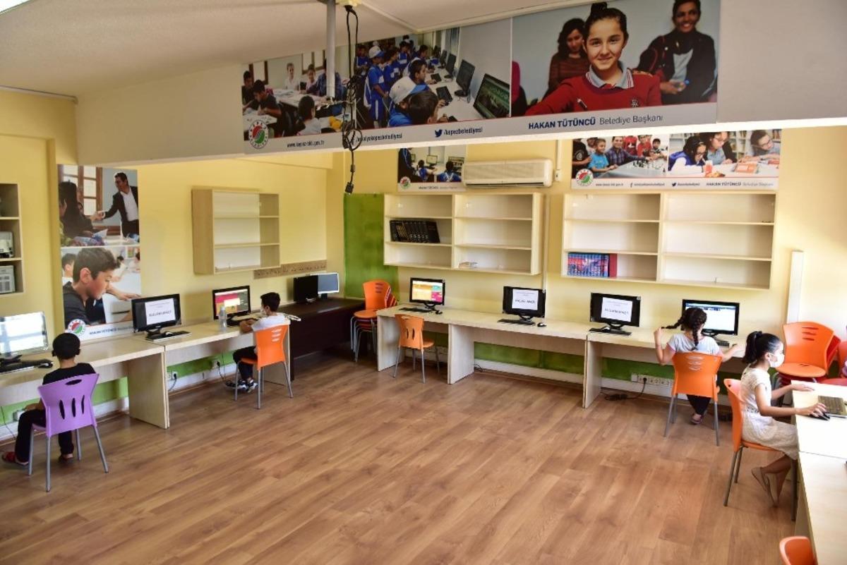 Bilişim sınıfları her g&uuml;n onlarca &ouml;ğrenci ağırlıyor