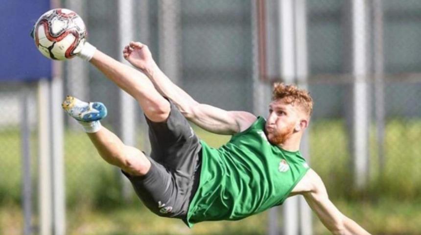 Burak Kapacak y&uuml;zde y&uuml;zle oynadı