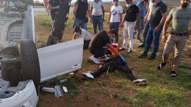 Ciple çarpışan otomobil takla attı: 3 yaralı