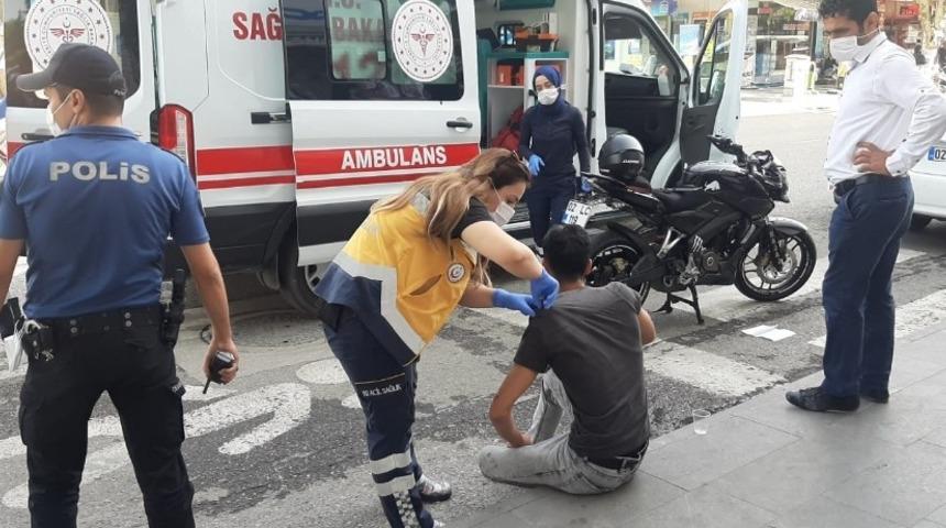 Otomobil ile motosiklet &ccedil;arpıştı: 1 yaralı