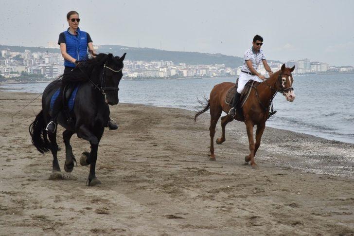 Atlara denizde özel idman G2