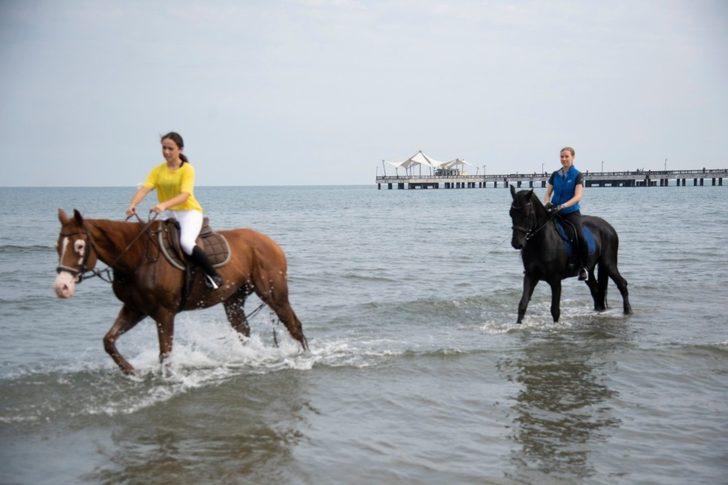 Atlara denizde özel idman G3