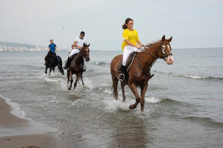 Atlara denizde özel idman G5