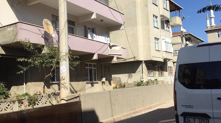 Komşular k&ouml;t&uuml; koku ihbarında bulundu, 6 g&uuml;n &ouml;nce &ouml;ld&uuml;ğ&uuml; ortaya &ccedil;ıktı