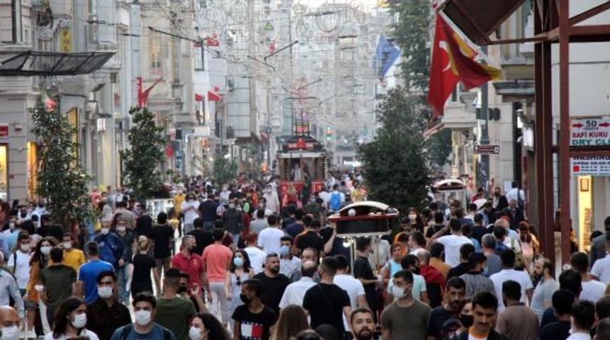 İstiklal Caddesi'nde adım atacak yer kalmadı
