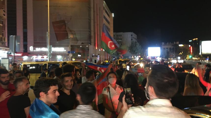 Kadık&ouml;y'de Azerbaycan'a destek g&ouml;sterisi