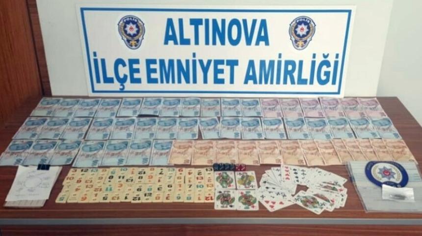 Korona vir&uuml;s tedbirlerine rağmen ka&ccedil;ak kumara 43 bin lira ceza