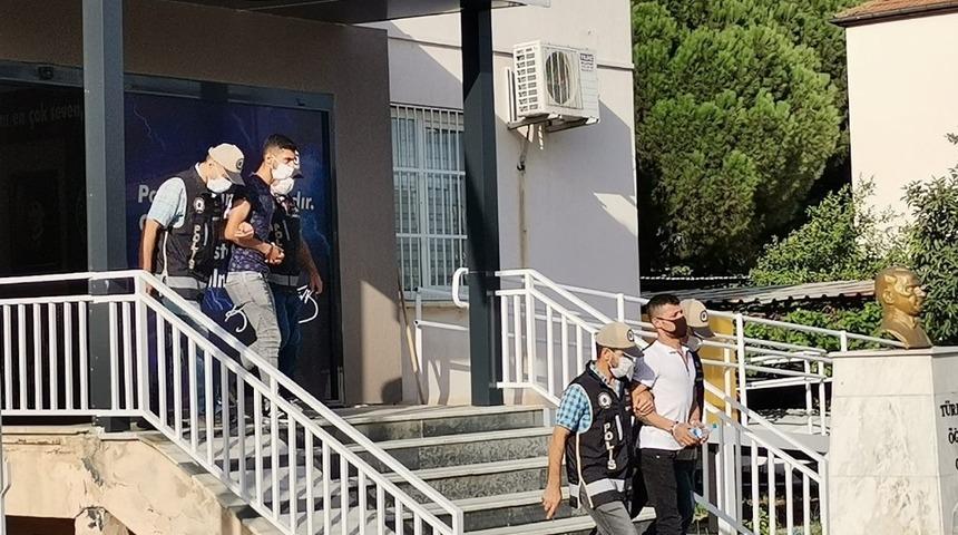 Yaşlı adamın parasını gasp eden şahıslar yakalandı