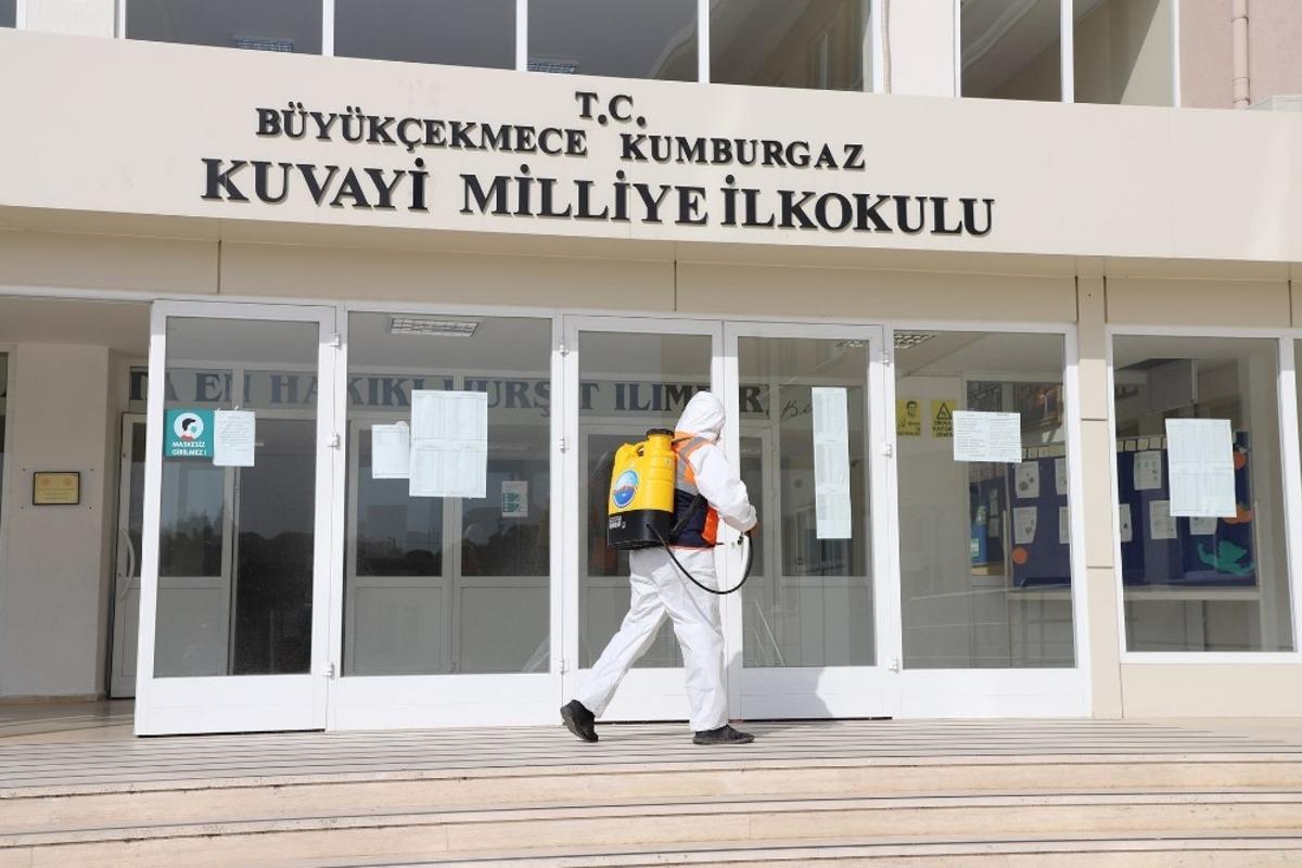 B&uuml;y&uuml;k&ccedil;ekmece&rsquo;de okullarda dezenfekte &ccedil;alışmaları devam ediyor