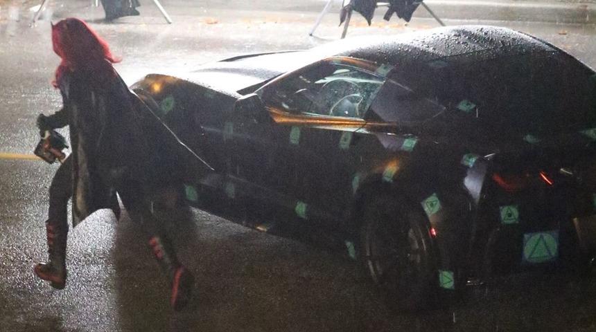 Başrol değişikliği sonrası Batwoman dizi setinden ilk fotoğraflar 