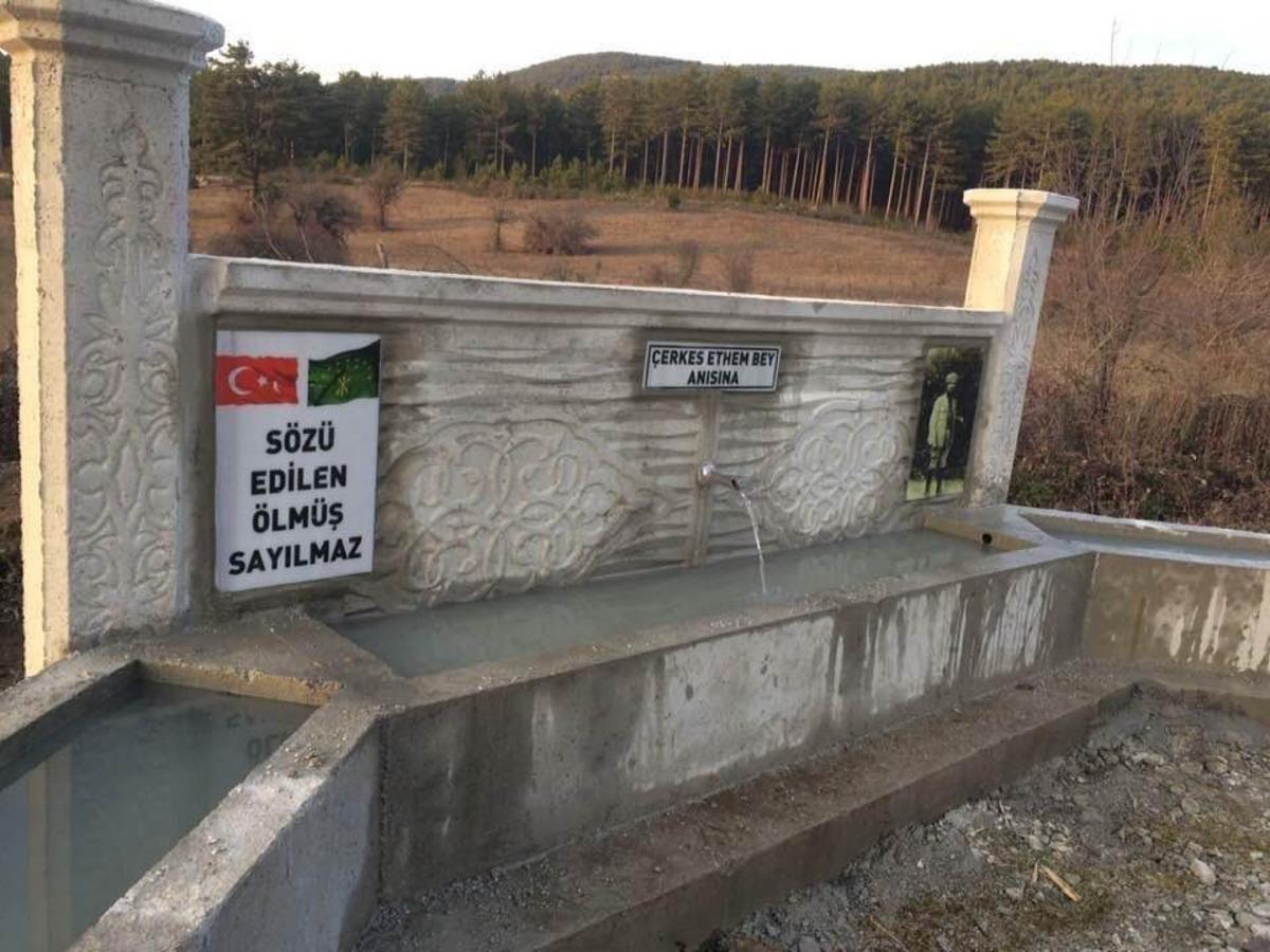 &Ccedil;erkesler atasını unutmadı