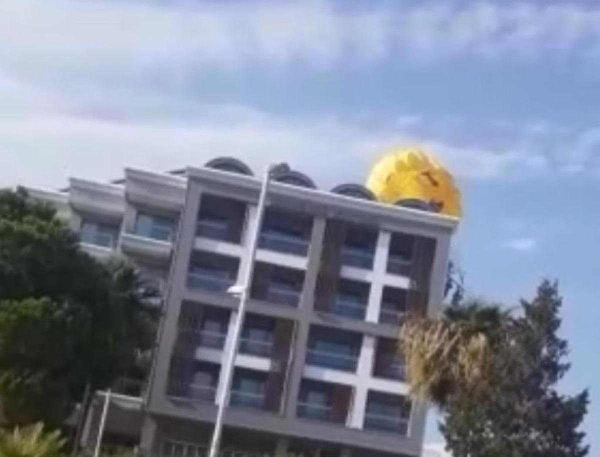 Denizde başlayan eğlenceli u&ccedil;uş, otelin &ccedil;atısında son buldu