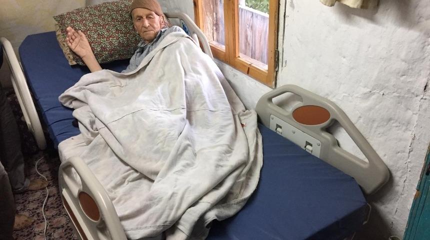 Kaş Belediyesinden hasta yatağı ve tekerlekli sandalye yardımı