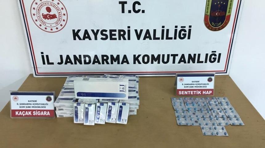 Jandarma sentetik hap ve ka&ccedil;ak sigara yakaladı