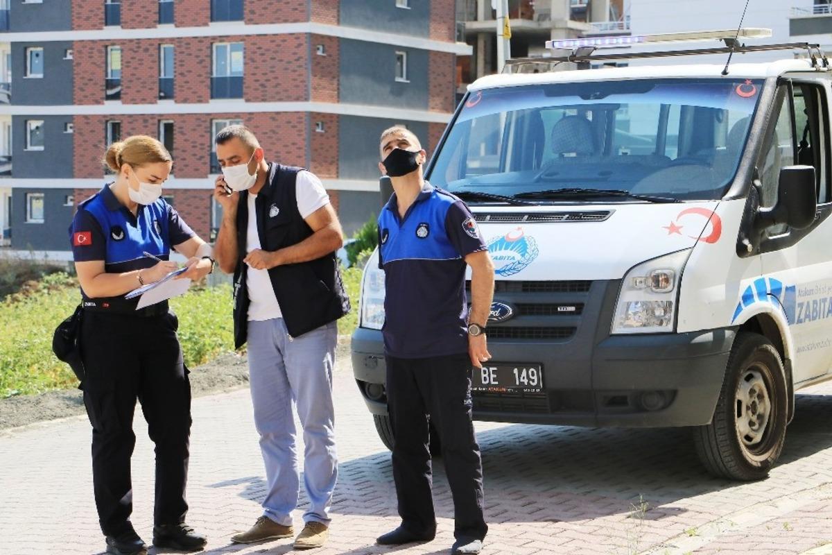 Atakum zabıtasından korona vir&uuml;sl&uuml; vatandaşlara karantina kontrol&uuml;