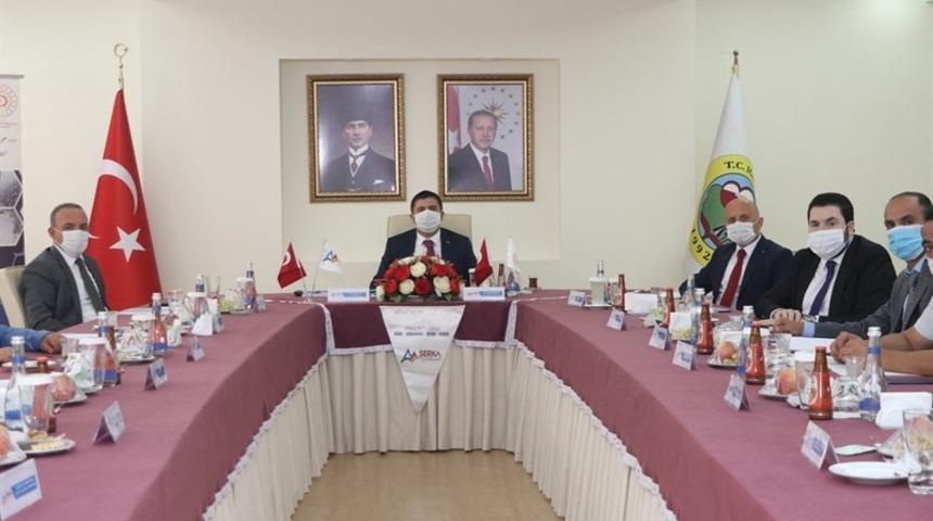 Vali H&uuml;seyin &Ouml;ner, Serhat Kalkınma Ajansı&rsquo;nın 75. olağan y&ouml;netim kurulu toplantısına katıldı