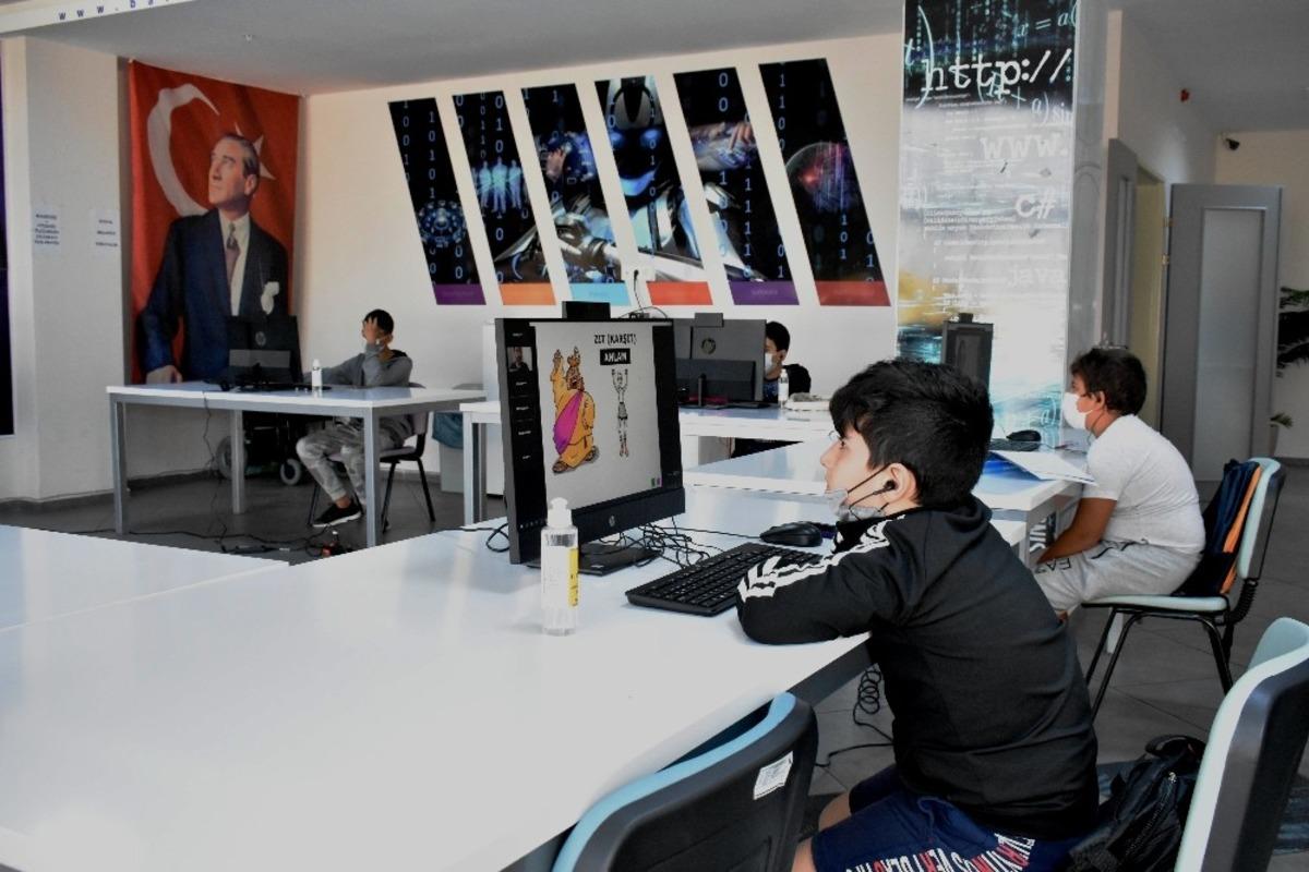 Bal&ccedil;ova&rsquo;da EBA Destek Merkezi a&ccedil;ıldı