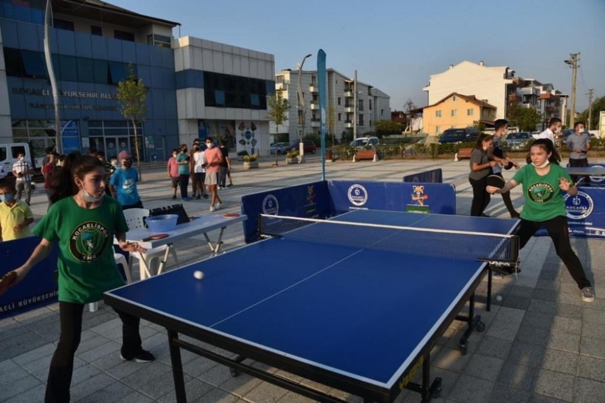Başiskele&rsquo;de gen&ccedil;ler masa tenisi şenliğiyle eğlendi