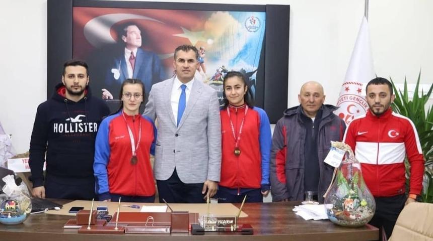 Hakkari güreşçiler milli takım kampına çağrıldı