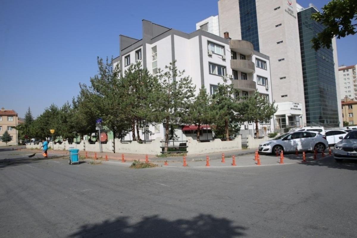 Palancıoğlu: "Cuma g&uuml;n&uuml; tespit ettik, bug&uuml;n ekipler Yenik&ouml;y ve H&uuml;rriyet semtlerinde &ccedil;alışmalara başlıyor"