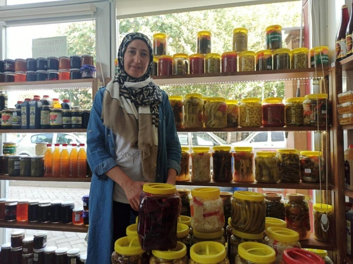 Ankara&rsquo;dan gelen &uuml;r&uuml;nlerle kurulan turşular Eskişehir&rsquo;de yok satıyor