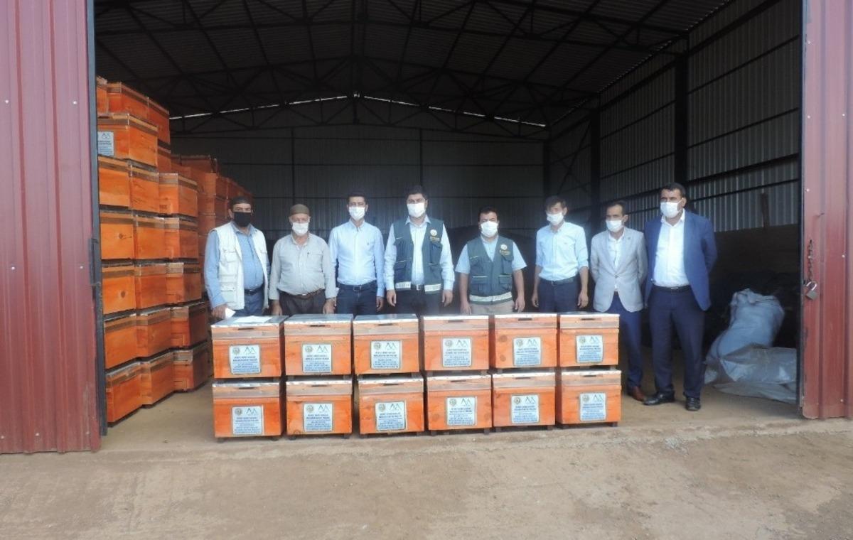 Bing&ouml;l&rsquo;de 7 bin 640 adet hibe destekli arı kovanı dağıtıldı