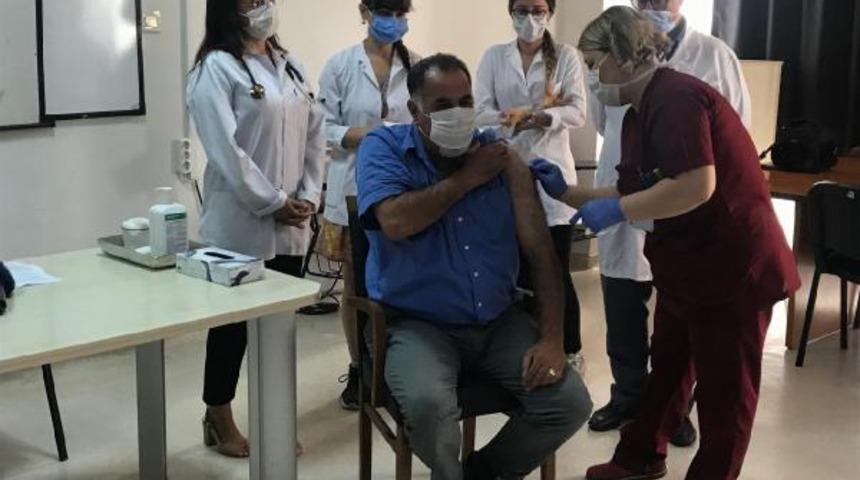 Cerrahpaşa'da ilk gönüllü koronavirüs aşısı yapıldı