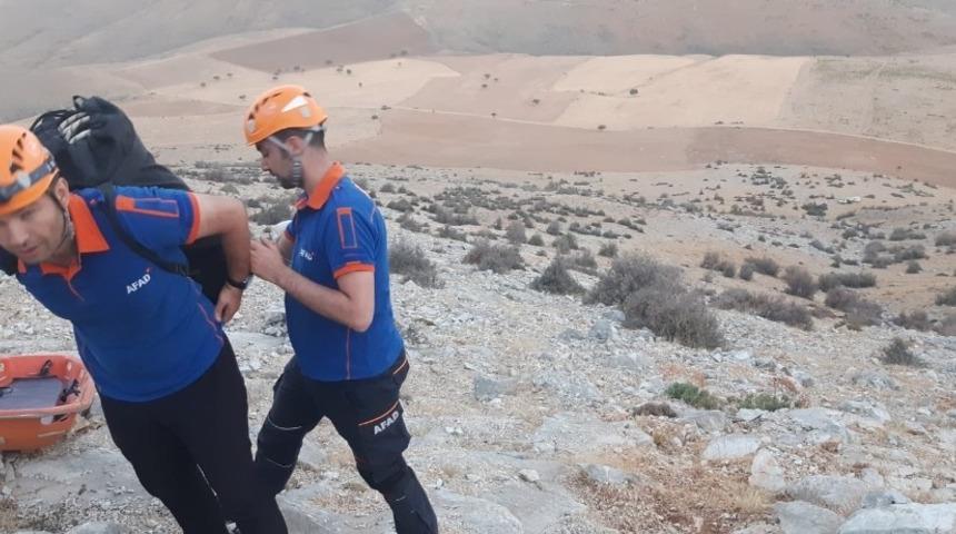 Dağda mahsur kalan vatandaşı AFAD kurtardı
