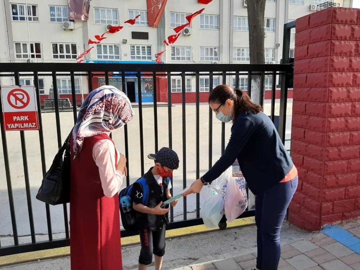 B&uuml;y&uuml;kşehir, okula başlayan minikleri unutmadı