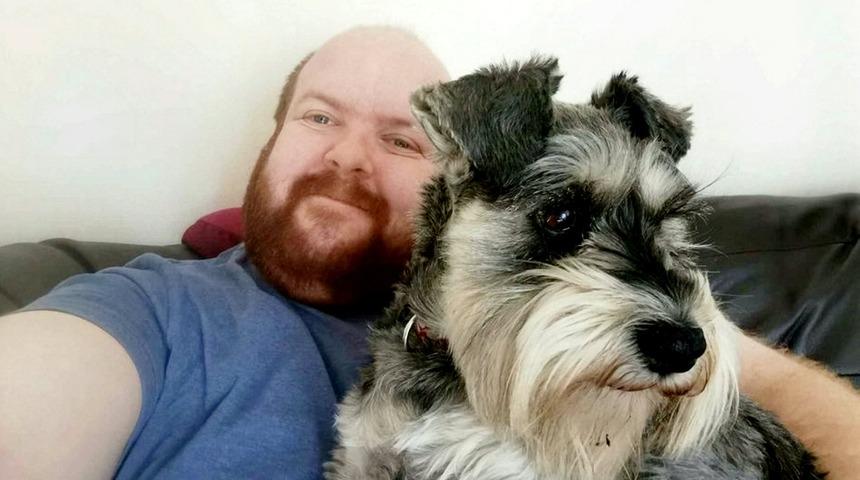 Yalnız yaşayan adam kendini Facebook&rsquo;tan satışa &ccedil;ıkardı 