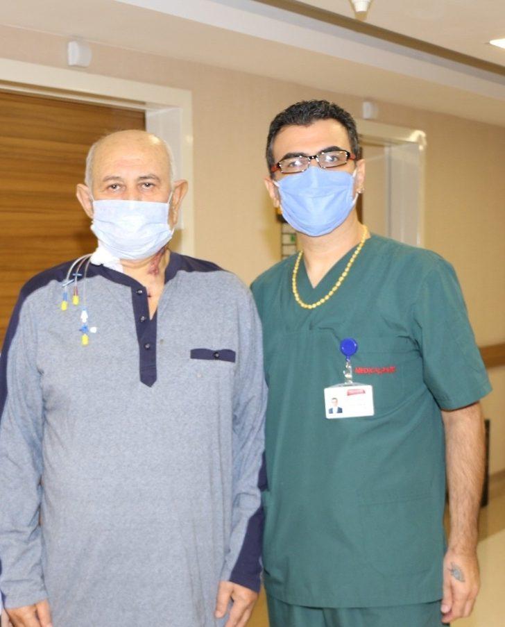 Gaziantep’te uyutulmadan küçük bir kesi ile tıkalı olan şah damarı açıldı G3