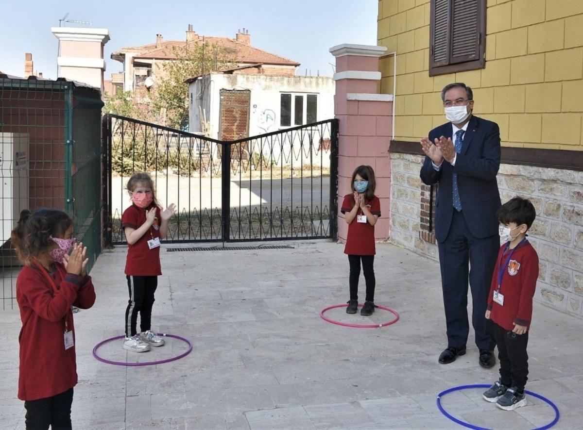 Y&ouml;neticiler ve &ouml;ğrenciler temassız oyun oynadılar