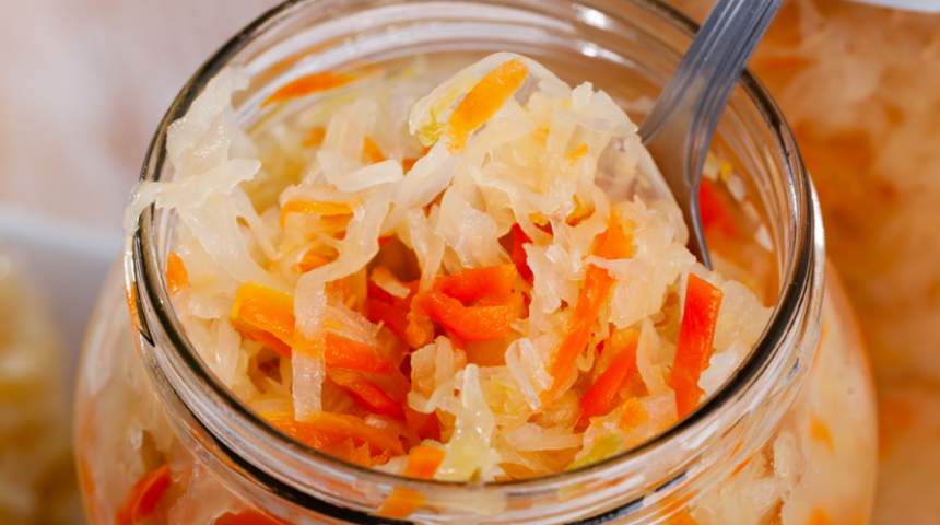 Bol bol t&uuml;ketin! Koronavir&uuml;s lahana turşusuyla savaşamıyor