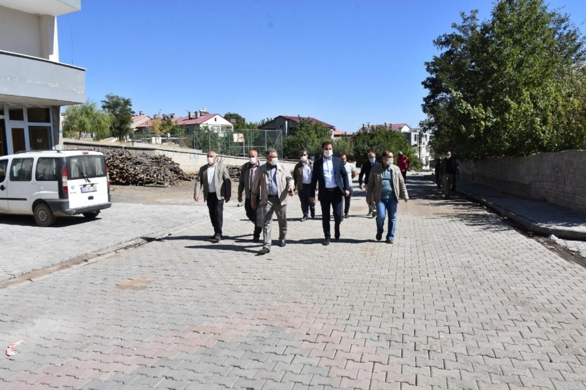 Başkan Geylani, mahallelerdeki &ccedil;alışmaları denetledi