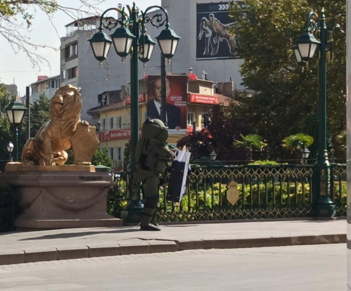 K&ouml;pr&uuml;de unutulan ş&uuml;pheli &ccedil;anta paniğe neden oldu