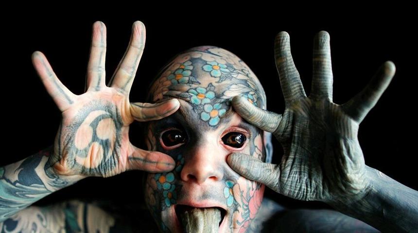 D&ouml;vmeleri y&uuml;z&uuml;nden anaokulundaki işinden oldu