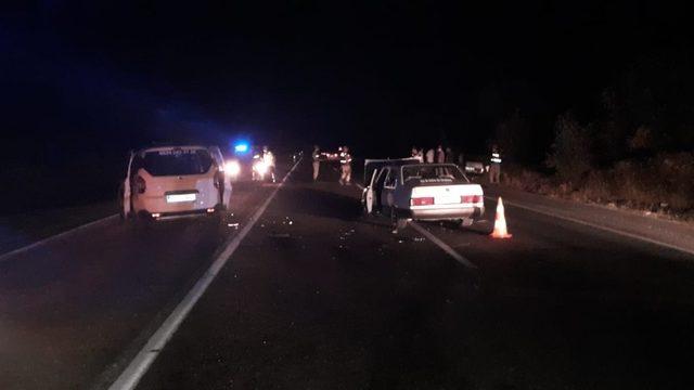 Otomobil ile hafif ticari araç çarpıştı: 5 Yaralı