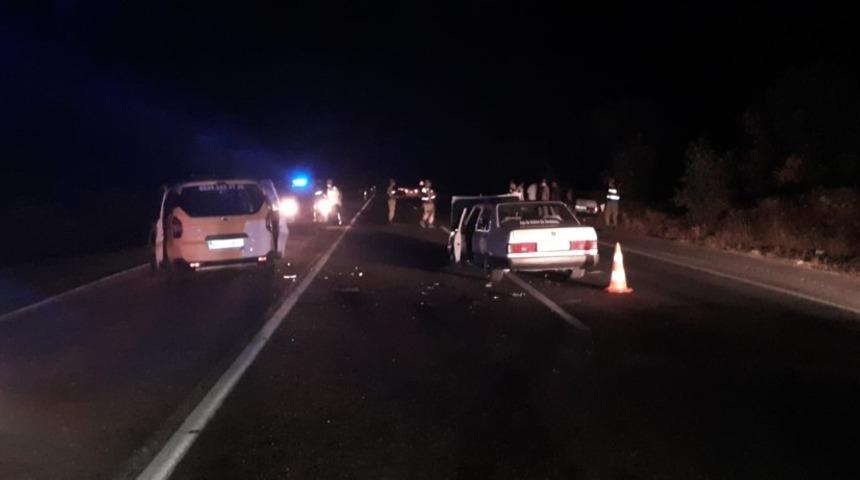 Otomobil ile hafif ticari araç çarpıştı: 5 Yaralı